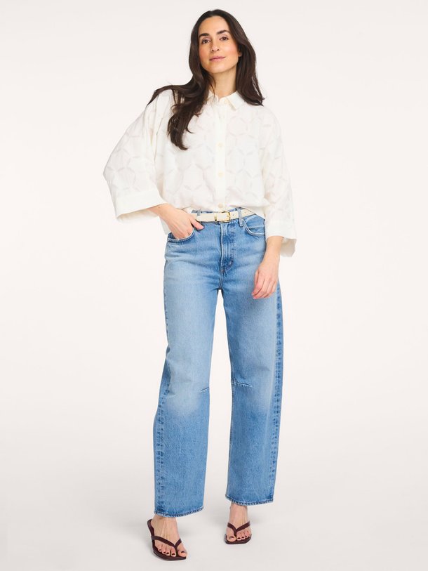 Ontdek de Laelia katoen/linnenmix blouse met dessin van Sacrécoeur in de kleur Wit bij Orangebag. Op werkdagen voor 21:45 besteld, morgen in huis.