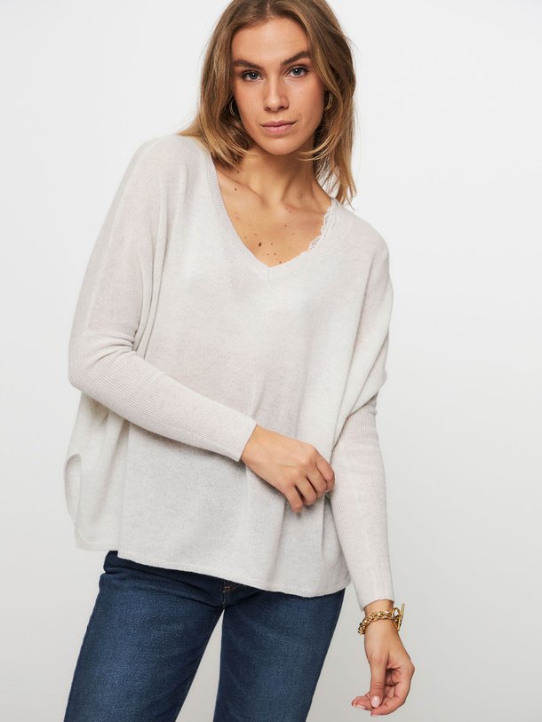 Ontdek de Camille cashmere gemêleerde trui van Absolut Cashmere in de kleur ecru bij Orangebag. Op werkdagen voor 21:45 besteld, morgen in huis.