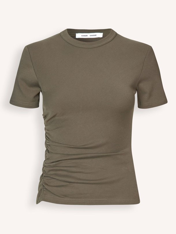 Ontdek de Saevelyn organic cotton T-shirt van Samsoe Samsoe in de kleur groen/bruin bij Orangebag. Op werkdagen voor 21:45 besteld, morgen in huis.