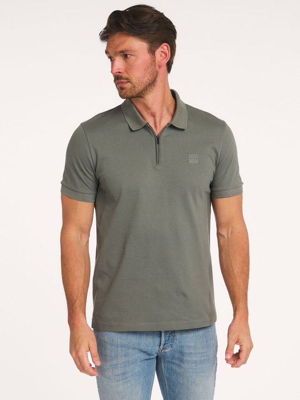 Ontdek de Passerzip, katoenmix half zip polo van Boss bij Orangebag. Op werkdagen voor 21:45 besteld, morgen in huis.