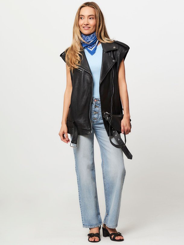 Ontdek de Rosie lederen gilet van Alter Ego in de kleur zwart bij Orangebag. Op werkdagen voor 21:45 besteld, morgen in huis.