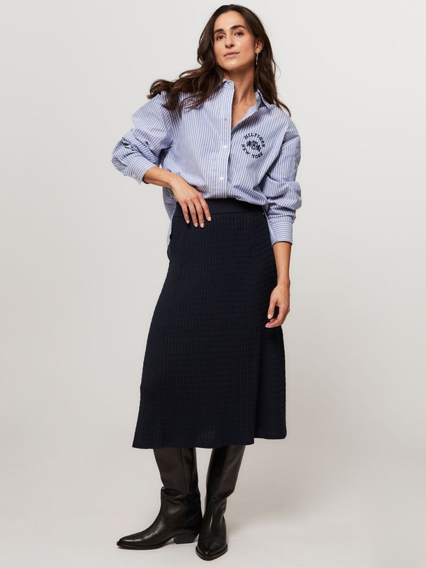 Ontdek de Viscosemix A-lijn rok met kabel patroon van Tommy Hilfiger in de kleur donkerblauw bij Orangebag. Op werkdagen voor 21:45 besteld, morgen in huis.