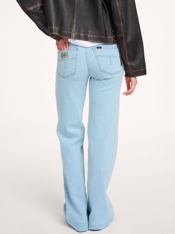 Ontdek de Lorna low waist flared fit stretch jeans van Lois in de kleur Blauw bij Orangebag. Op werkdagen voor 21:45 besteld, morgen in huis.
