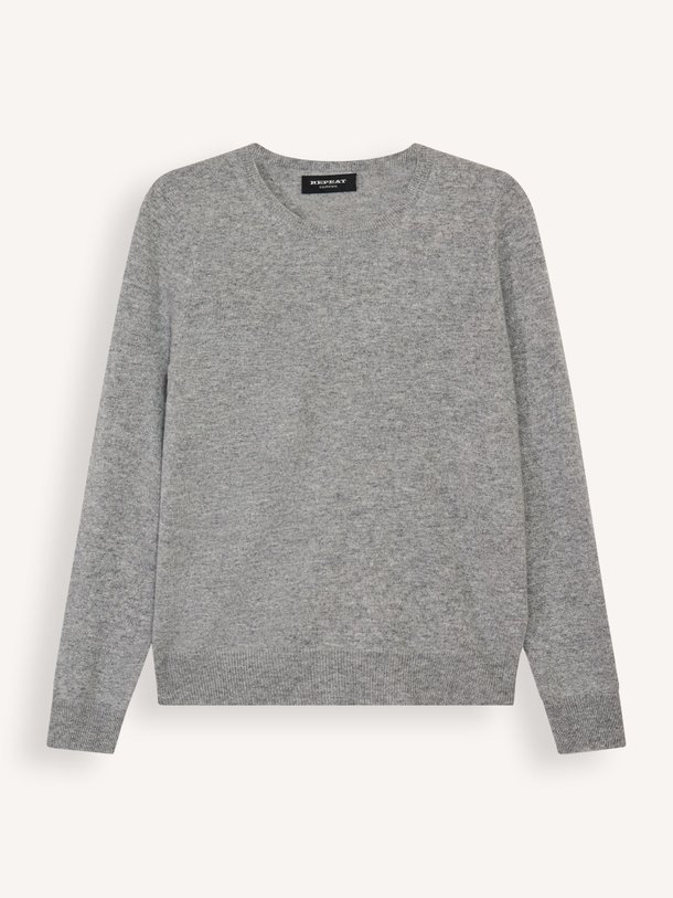 Ontdek de Organic cashmere gemêleerde trui van Repeat in de kleur lichtgrijs bij Orangebag. Op werkdagen voor 21:45 besteld, morgen in huis.