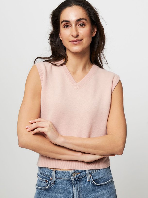 Ontdek de Kama cashmere top van Graumann in de kleur poeder bij Orangebag. Op werkdagen voor 21:45 besteld, morgen in huis.