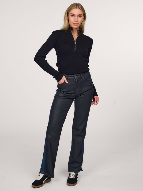 Ontdek de Yasmia ribgebreide katoenmix trui van Gestuz in de kleur zwart bij Orangebag. Op werkdagen voor 21:45 besteld, morgen in huis.