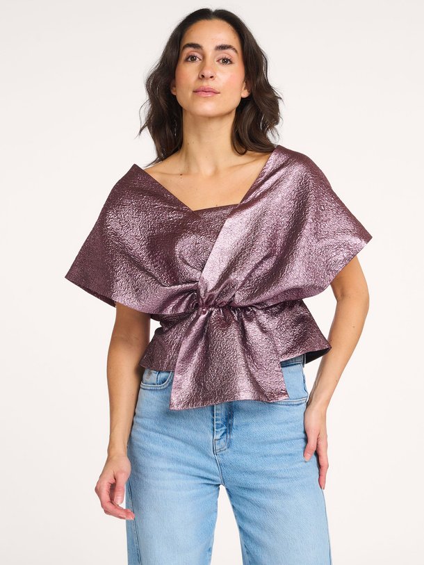 Ontdek de Simone geweven metallic top van By-Bar in de kleur Oud roze bij Orangebag. Op werkdagen voor 21:45 besteld, morgen in huis.