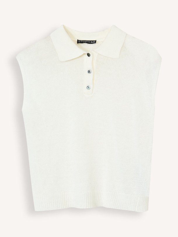 Ontdek de Paloma linnen polo top van Studio AR in de kleur Ecru bij Orangebag. Op werkdagen voor 21:45 besteld, morgen in huis.
