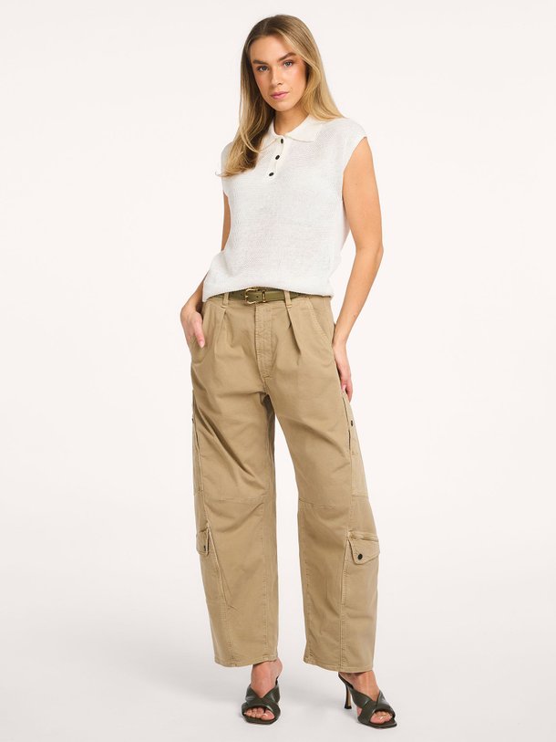 Ontdek de Paloma linnen polo top van Studio AR in de kleur Ecru bij Orangebag. Op werkdagen voor 21:45 besteld, morgen in huis.