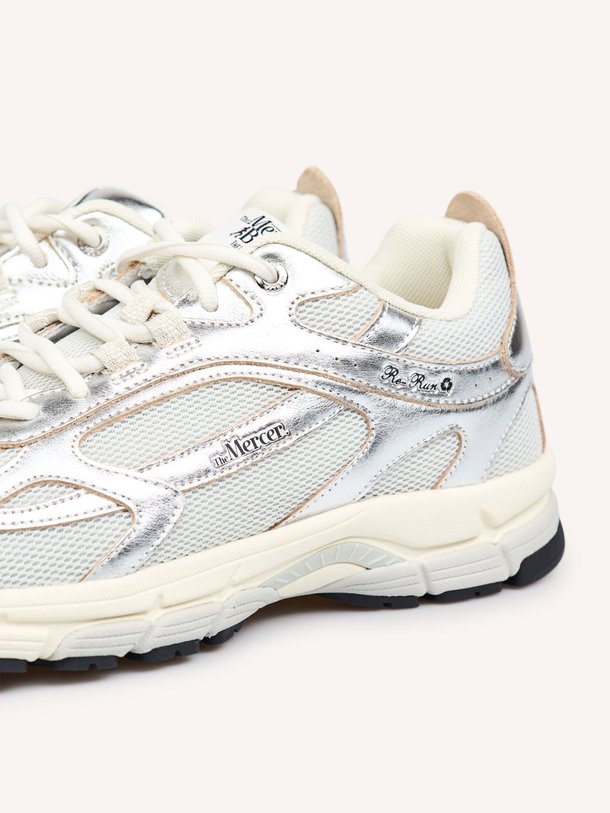 Ontdek de The Re-Run, metallic mesh sneakers van Mercer Amsterdam bij Orangebag. Op werkdagen voor 21:45 besteld, morgen in huis.