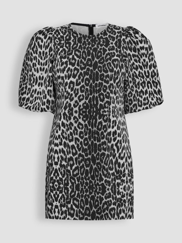Ontdek de Leo denim jurk met print van Co'Couture in de kleur donkergrijs bij Orangebag. Op werkdagen voor 21:45 besteld, morgen in huis.