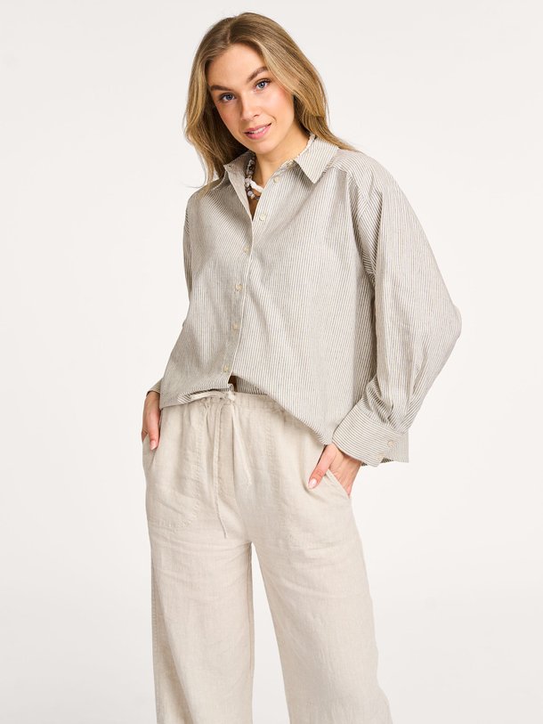 Ontdek de Nima katoenmix gestreepte blouse met lurex van By-Bar in de kleur zand bij Orangebag. Op werkdagen voor 21:45 besteld, morgen in huis.