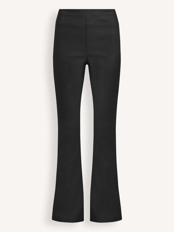 Ontdek de Afke leatherlook flared fit broek van Knit-ted in de kleur zwart bij Orangebag. Op werkdagen voor 21:45 besteld, morgen in huis.
