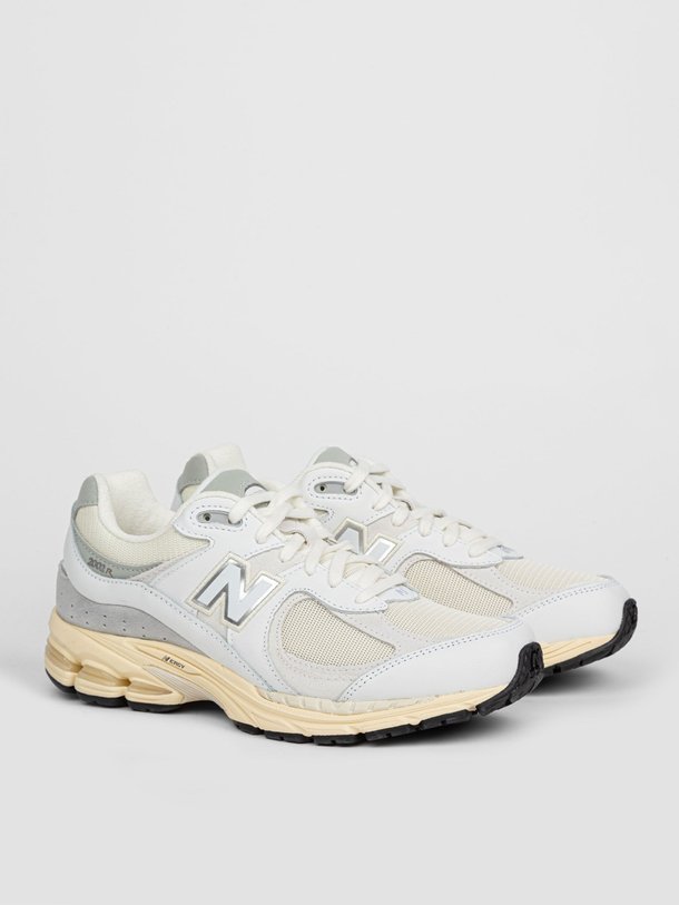 Ontdek de M2002 lederen sneakers met mesh van New Balance in de kleur wit bij Orangebag. Op werkdagen voor 21:45 besteld, morgen in huis.