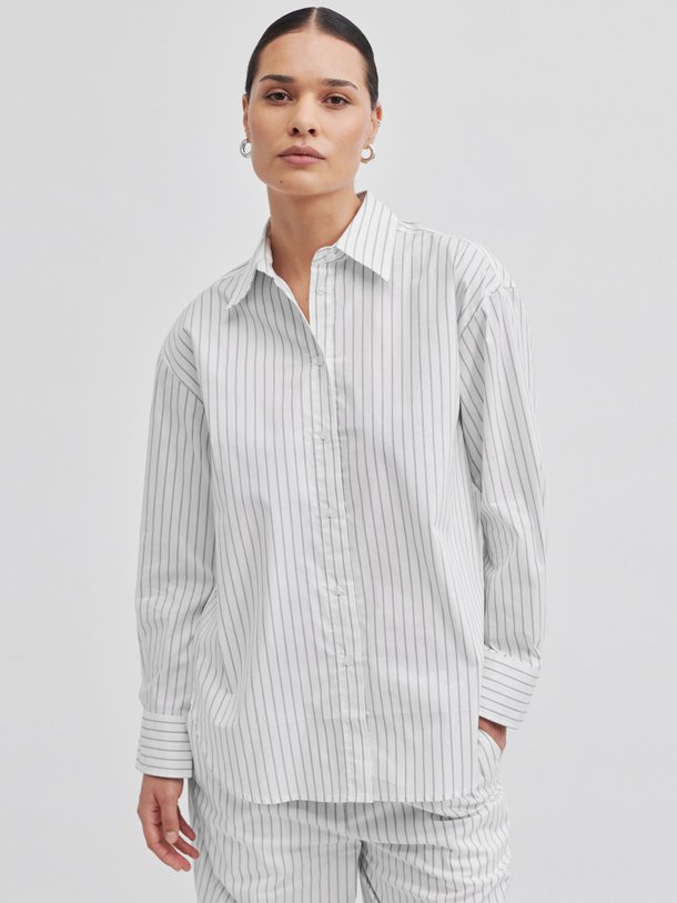 Ontdek de Soalon katoenmix blouse met print van Second Female in de kleur wit bij Orangebag. Op werkdagen voor 21:45 besteld, morgen in huis.