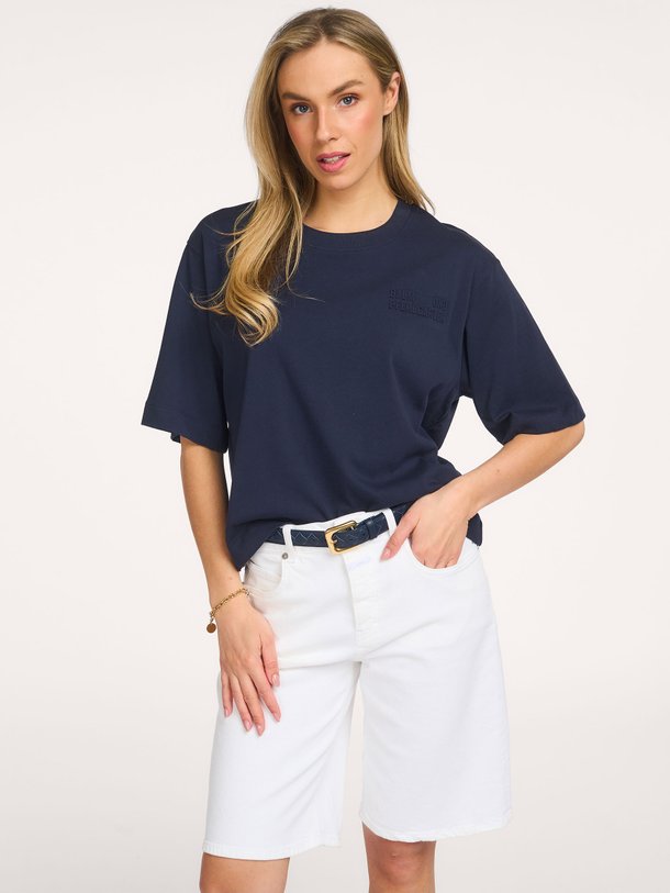 Ontdek de Jiana organic cotton logo T-shirt van Baum und Pferdgarten in de kleur donkerblauw bij Orangebag. Op werkdagen voor 21:45 besteld, morgen in huis.