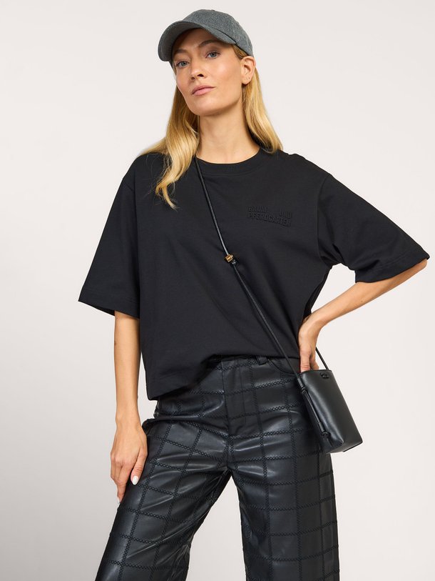 Ontdek de Jiana organic cotton logo T-shirt van Baum und Pferdgarten in de kleur zwart bij Orangebag. Op werkdagen voor 21:45 besteld, morgen in huis.