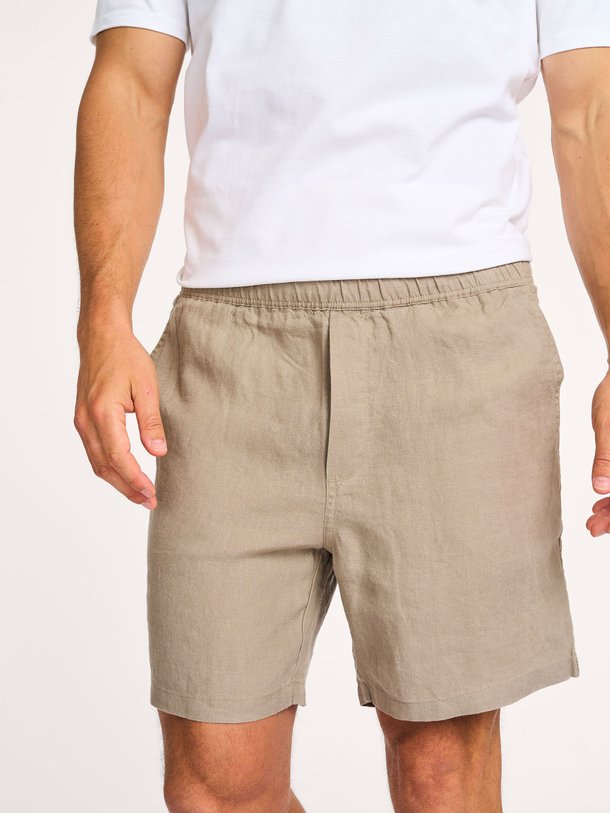 Ontdek de Sajabari linnen short van Samsoe Samsoe in de kleur lichtbruin bij Orangebag. Op werkdagen voor 21:45 besteld, morgen in huis.