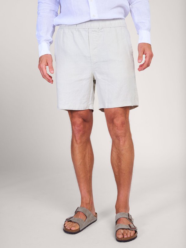 Ontdek de Sajabari linnen short van Samsoe Samsoe in de kleur zand bij Orangebag. Op werkdagen voor 21:45 besteld, morgen in huis.