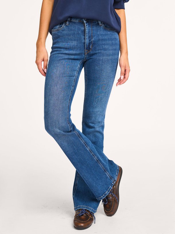 Ontdek de The Dekota high waist flared fit jeans van My Essential Wardrobe in de kleur donkerblauw bij Orangebag. Op werkdagen voor 21:45 besteld, morgen in huis.