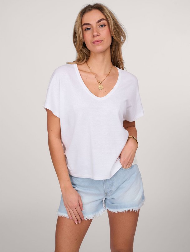 Ontdek de M395 Linnen T-shirt van Majestic Filatures in de kleur wit bij Orangebag. Op werkdagen voor 21:45 besteld, morgen in huis.