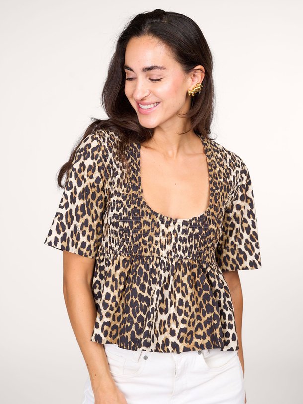 Ontdek de Organic cotton gesmockte leopard top van Ganni in de kleur camel bij Orangebag. Op werkdagen voor 21:45 besteld, morgen in huis.