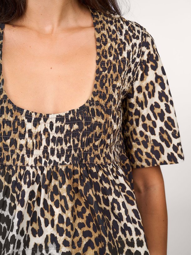 Ontdek de Organic cotton gesmockte leopard top van Ganni in de kleur camel bij Orangebag. Op werkdagen voor 21:45 besteld, morgen in huis.