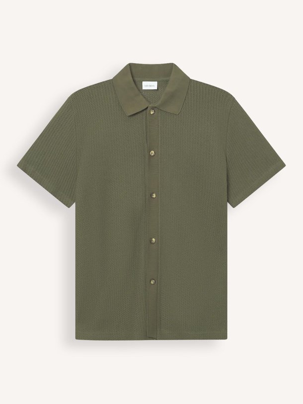 Ontdek de Axel organic cotton overhemd van Les Deux in de kleur olijfgroen bij Orangebag. Op werkdagen voor 21:45 besteld, morgen in huis.