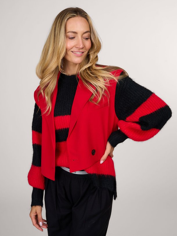 Ontdek de Cadeau geweven cropped gilet van Co'Couture in de kleur rood bij Orangebag. Op werkdagen voor 21:45 besteld, morgen in huis.