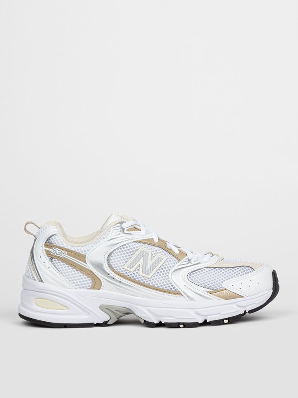 Ontdek de MR530 lederen sneakers met mesh van New Balance in de kleur zand bij Orangebag. Op werkdagen voor 21:45 besteld, morgen in huis.
