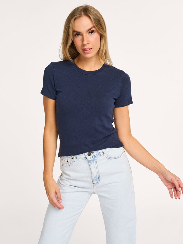 Ontdek de Sonoma katoenen slub T-shirt van American Vintage in de kleur donkerblauw bij Orangebag. Op werkdagen voor 21:45 besteld, morgen in huis.