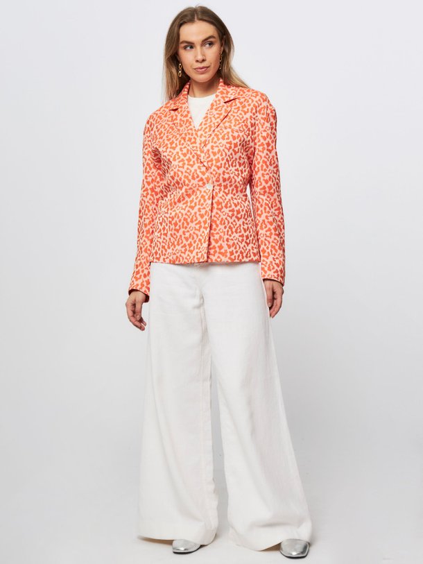 Ontdek de Diego katoenmix blazer met dessin van Nathalie Vleeschouwer in de kleur oranje bij Orangebag. Op werkdagen voor 21:45 besteld, morgen in huis.