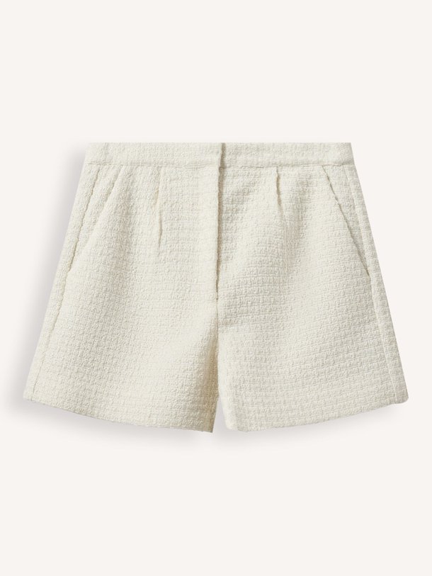 Ontdek de Midge wolmix bouclé short van Sofie Schnoor in de kleur off-white bij Orangebag. Op werkdagen voor 21:45 besteld, morgen in huis.