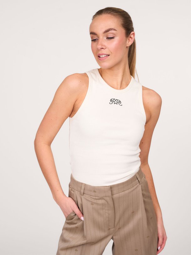 Ontdek de Mila katoenen rib logo tanktop van Roseanna in de kleur off-white bij Orangebag. Op werkdagen voor 21:45 besteld, morgen in huis.