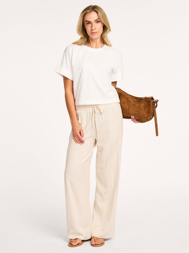 Ontdek de Dias linnen/viscosemix broek van My Essential Wardrobe in de kleur zand bij Orangebag. Op werkdagen voor 21:45 besteld, morgen in huis.