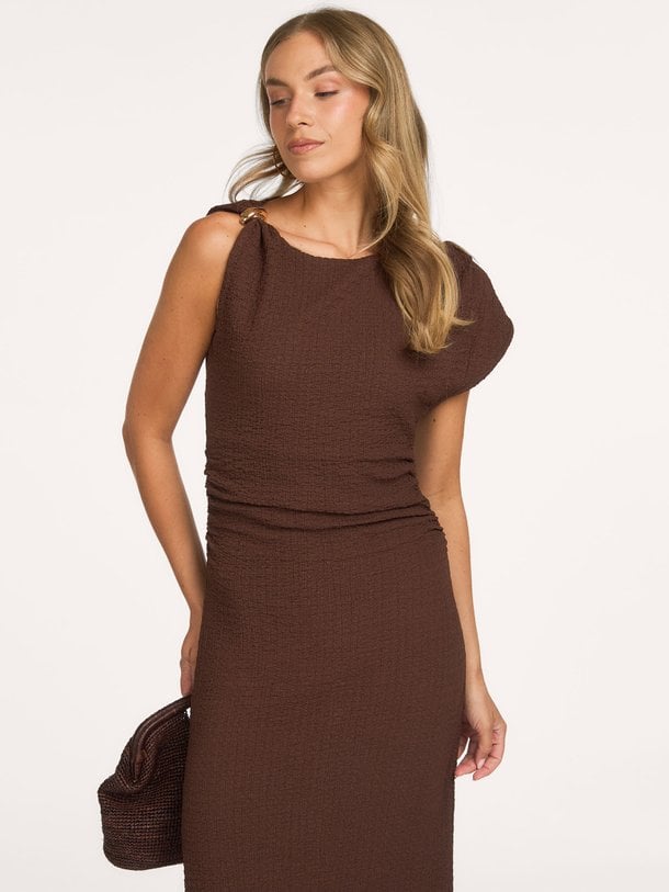 Ontdek de Aneli geweven maxi jurk van Dante 6 in de kleur Donkerbruin bij Orangebag. Op werkdagen voor 21:45 besteld, morgen in huis.