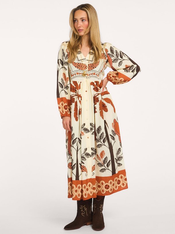Ontdek de Saraill viscosemix maxi jurk met print van Lollys Laundry in de kleur Crème bij Orangebag. Op werkdagen voor 21:45 besteld, morgen in huis.
