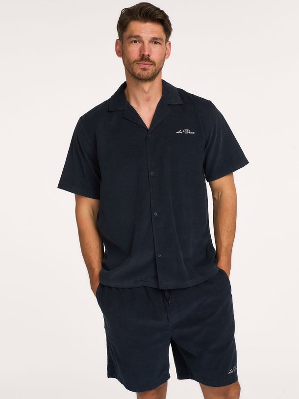 Ontdek de Signature Mini Cord Shorts van Les Deux bij Orangebag. Op werkdagen voor 21:45 besteld, morgen in huis.