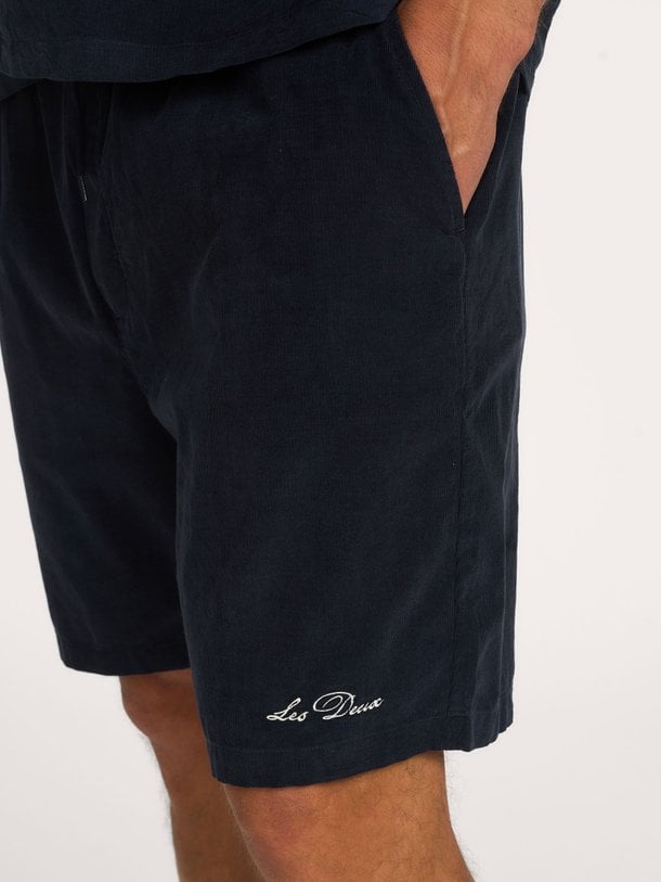 Ontdek de Signature Mini Cord Shorts van Les Deux bij Orangebag. Op werkdagen voor 21:45 besteld, morgen in huis.