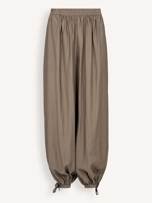 Ontdek de Notis viscose broek van Co'Couture in de kleur Taupe bij Orangebag. Op werkdagen voor 21:45 besteld, morgen in huis.