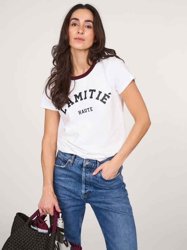 Haute L'Amitié Katoenmix Logo T-Shirt - Wit Ontdek de Katoenmix logo T-shirt van Haute L'Amitié in de kleur wit bij Orangebag. Op werkdagen voor 21:45 besteld, morgen in huis.