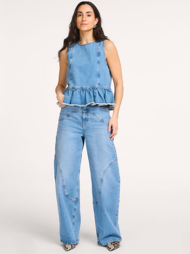 Ontdek de Napolen mid waist loose fit jeans van Baum und Pferdgarten in de kleur Blauw bij Orangebag. Op werkdagen voor 21:45 besteld, morgen in huis.