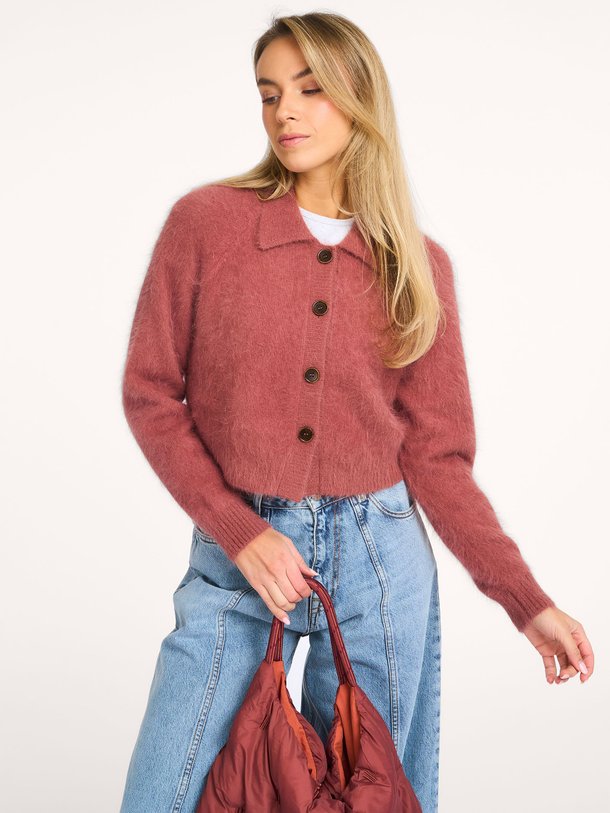 Ontdek de Datco angoramix vest van Bellerose in de kleur Bruin bij Orangebag. Op werkdagen voor 21:45 besteld, morgen in huis.