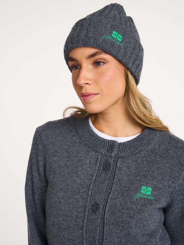 Ontdek de Wolmix beanie van Ganni in de kleur donkergrijs bij Orangebag. Op werkdagen voor 21:45 besteld, morgen in huis.