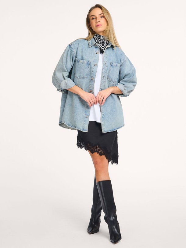 Ontdek de Miley denim blouse van Haute L'Amitié in de kleur Blauw bij Orangebag. Op werkdagen voor 21:45 besteld, morgen in huis.