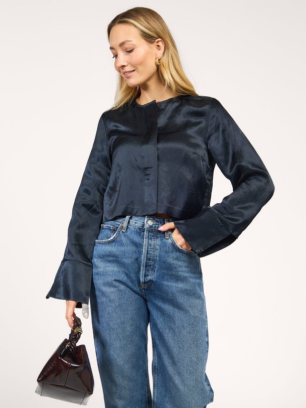 Ontdek de Carin viscosemix glanzende blouse van DAY Birger et Mikkelsen in de kleur zwart bij Orangebag. Op werkdagen voor 21:45 besteld, morgen in huis.