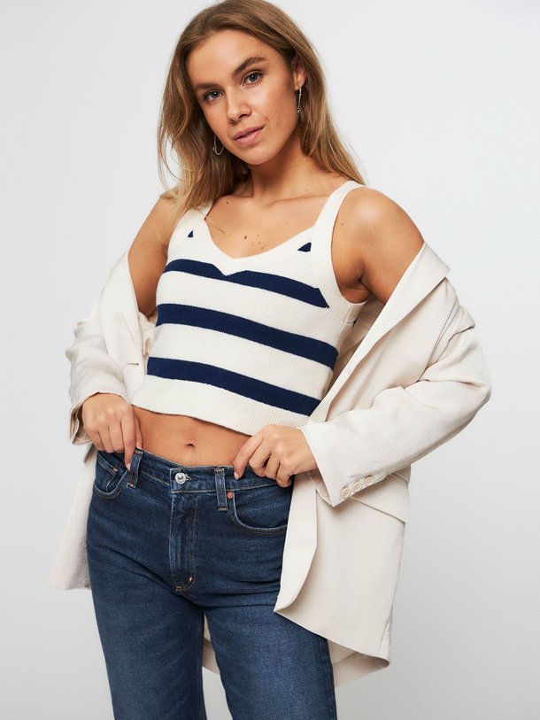 Ontdek de Celly wolmix gestreepte cropped top van Baum und Pferdgarten in de kleur donkerblauw bij Orangebag. Op werkdagen voor 21:45 besteld, morgen in huis.