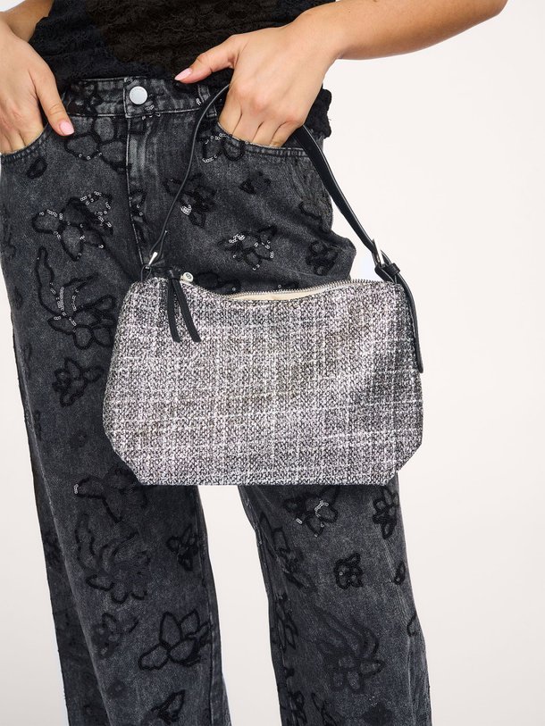 Ontdek de Metla. geweven metallic schoudertas van Becksondergaard in de kleur Zilverkleur bij Orangebag. Op werkdagen voor 21:45 besteld, morgen in huis.