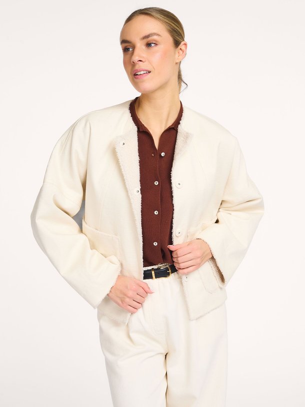 Ontdek de Summer geweven reversible jack van Knit-ted in de kleur Ecru bij Orangebag. Op werkdagen voor 21:45 besteld, morgen in huis.