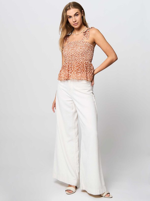 Ontdek de Giny viscose top met print van Poppy Field in de kleur camel bij Orangebag. Op werkdagen voor 21:45 besteld, morgen in huis.